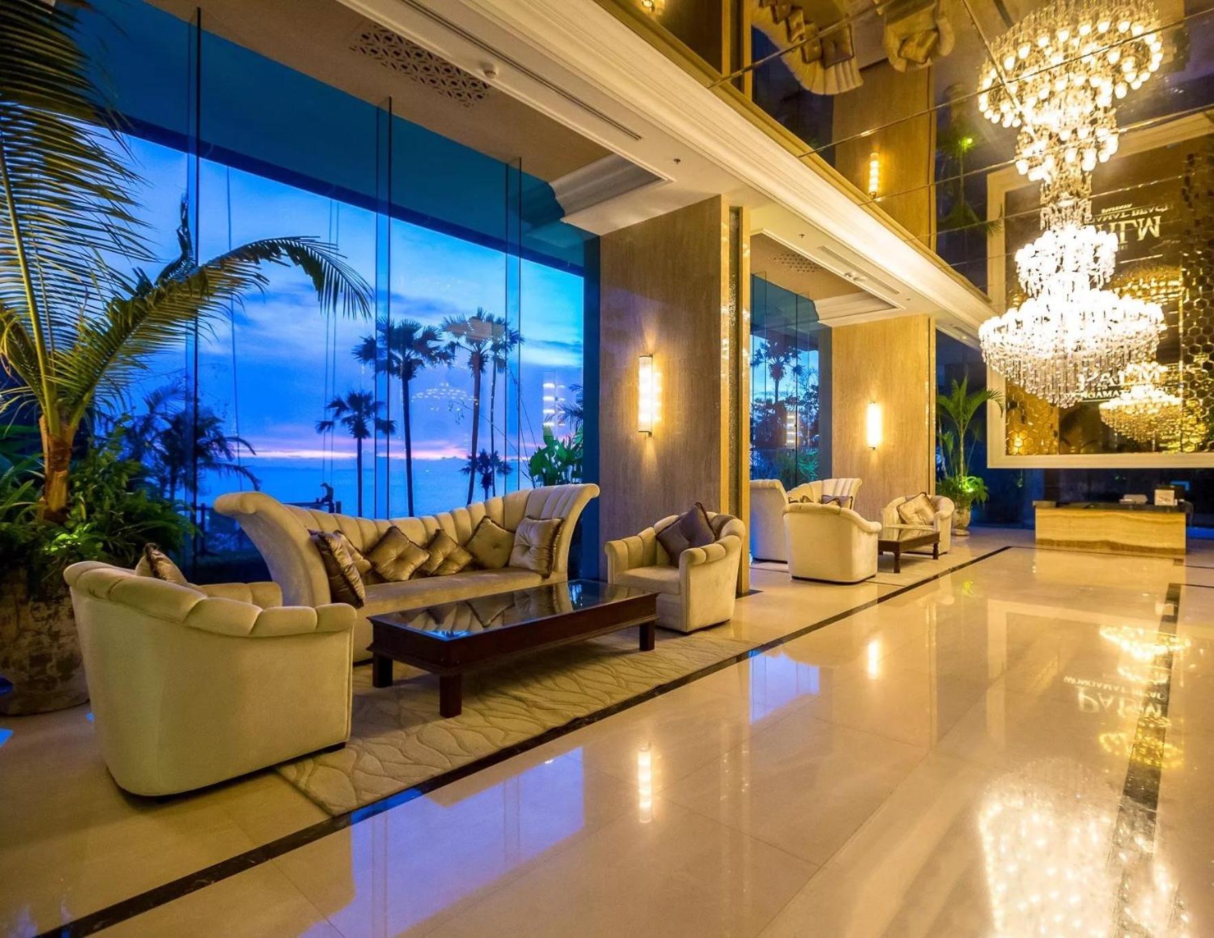 Luxurious Beachfront Pattaya Exterior foto
