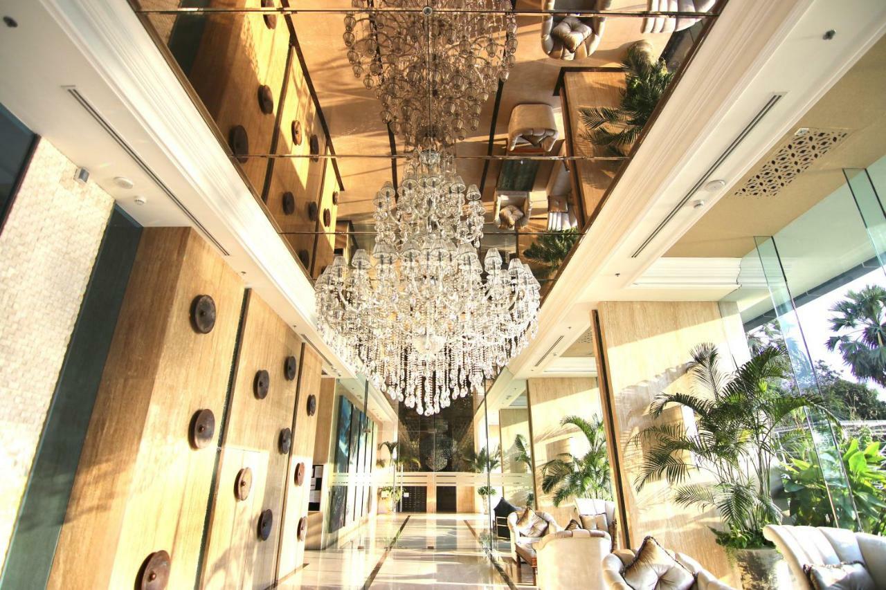 Luxurious Beachfront Pattaya Exterior foto